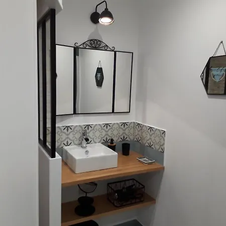 Alojamento de Acomodação e Pequeno-almoço Le Jardin De Camille 3*